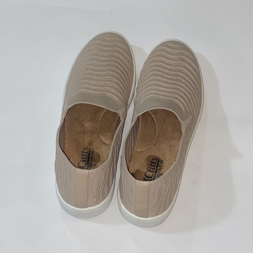 Cliffs by White Mountain Women Shoes Size 8.5 M